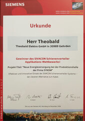 Herr Theobald, Sieger des SIVACON Schienenverteiler Applikations-Wettbewerbs